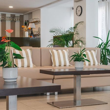 Hotel Carmen Riccione Dış mekan fotoğraf