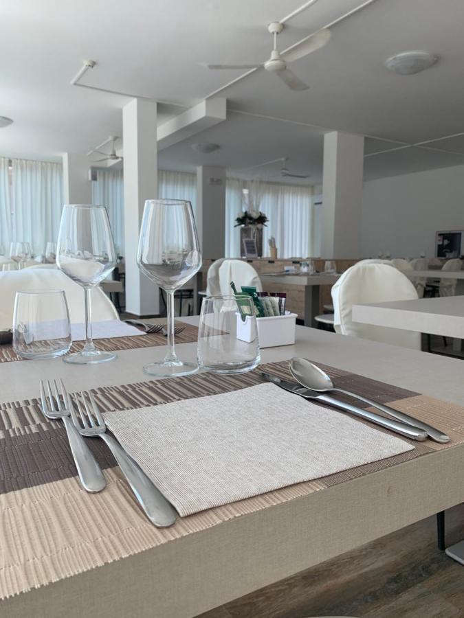 Hotel Carmen Riccione Dış mekan fotoğraf