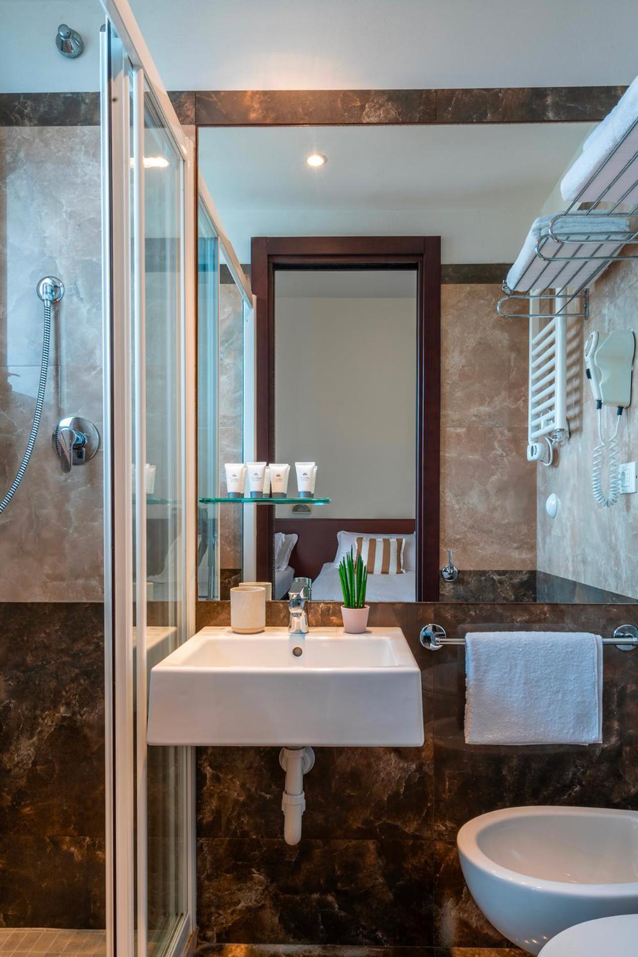 Hotel Carmen Riccione Dış mekan fotoğraf