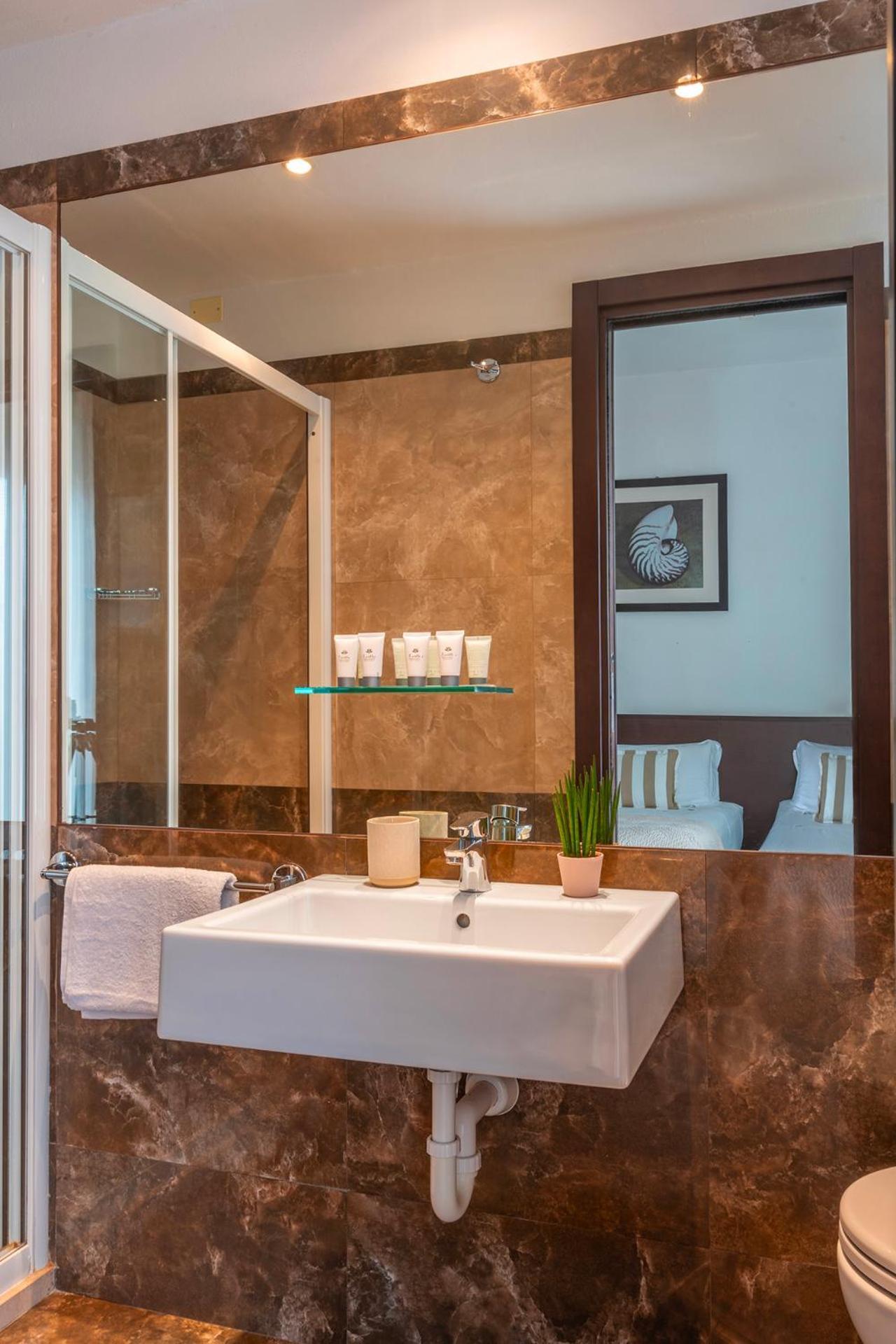 Hotel Carmen Riccione Dış mekan fotoğraf