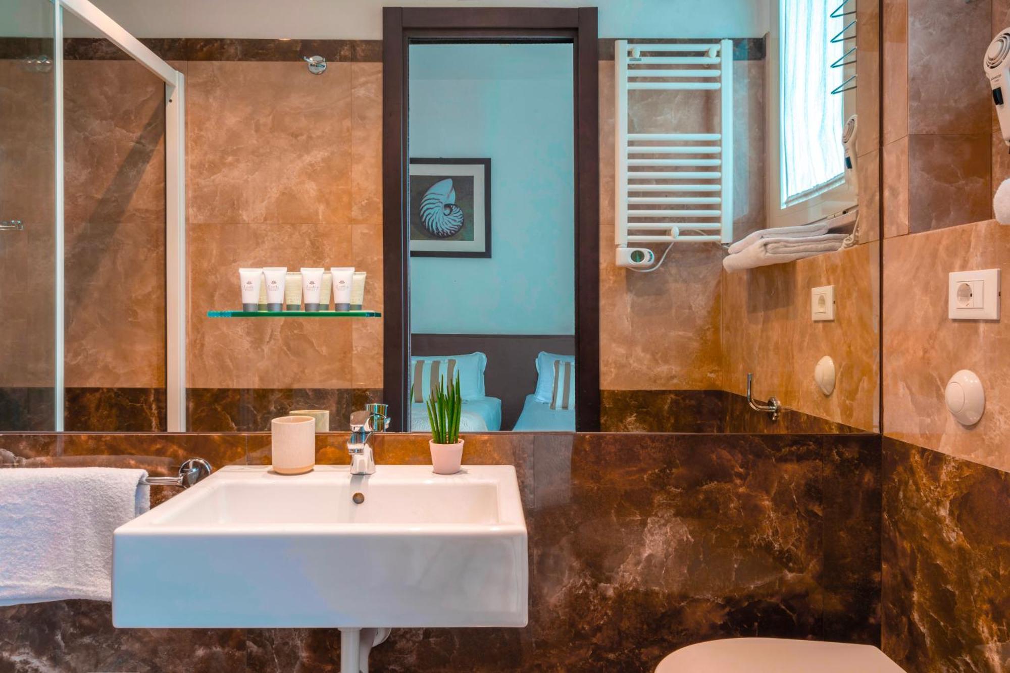 Hotel Carmen Riccione Dış mekan fotoğraf
