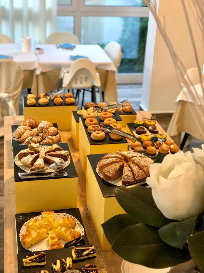 Hotel Carmen Riccione Dış mekan fotoğraf