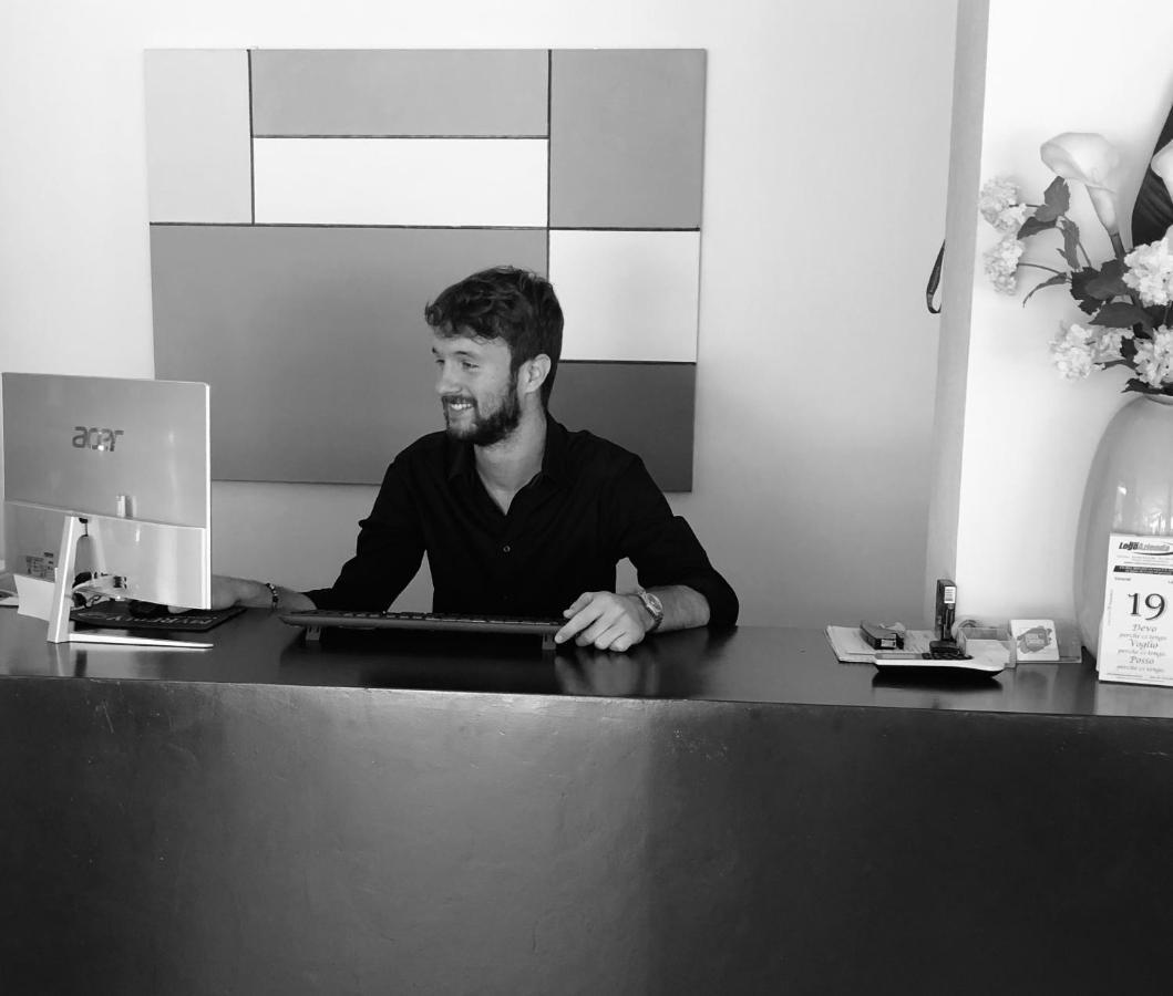 Hotel Carmen Riccione Dış mekan fotoğraf